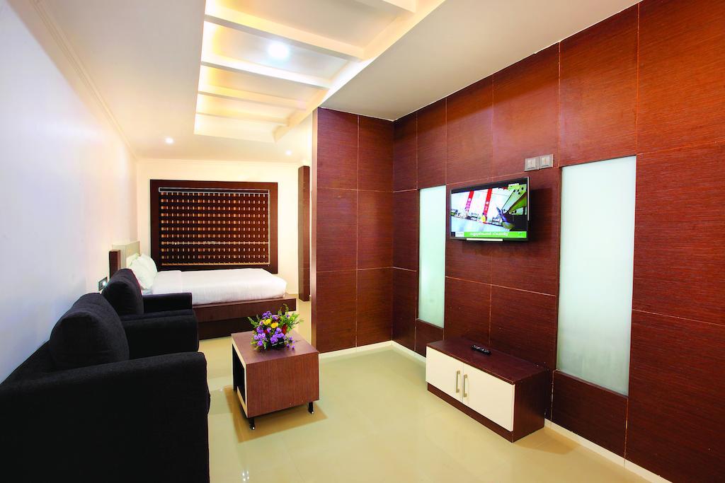 Holiday Hill Hotel & Suites Sultan Bathery Exterior foto